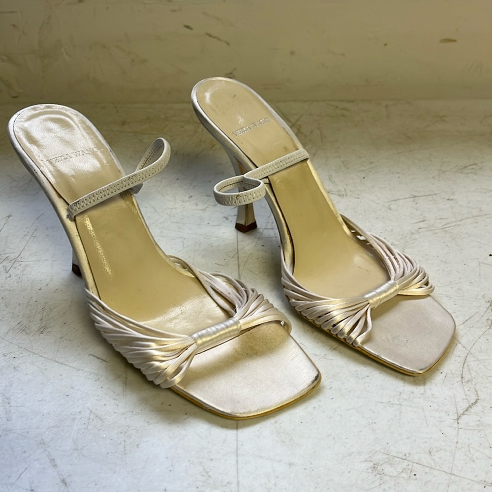 Vera Wang open toe high heels white size 8